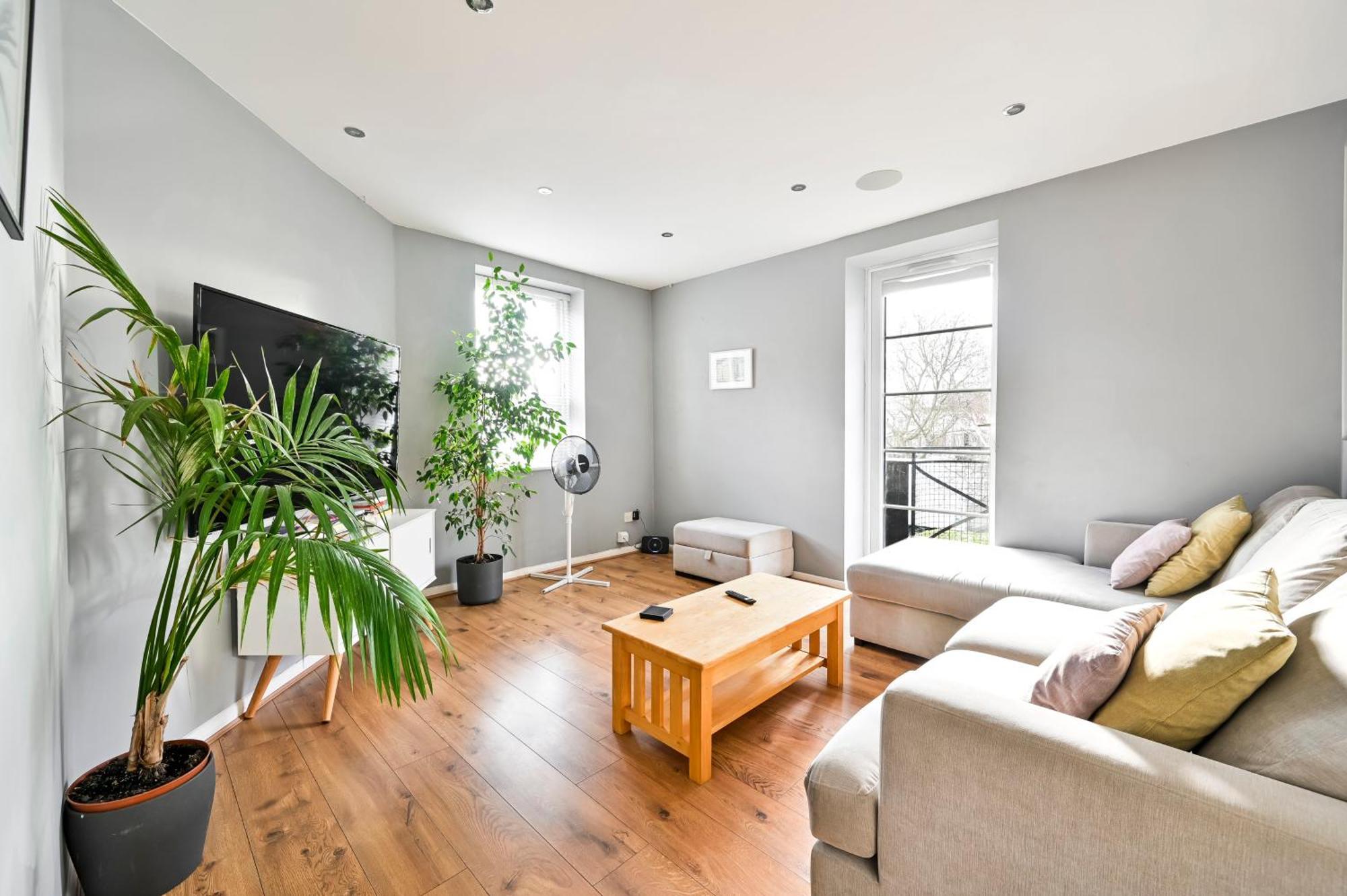 Ferienwohnung Cosy 1-Bed E15, Sleeps 4, 1 Min From Tube Station Near O2 Arena London Exterior foto