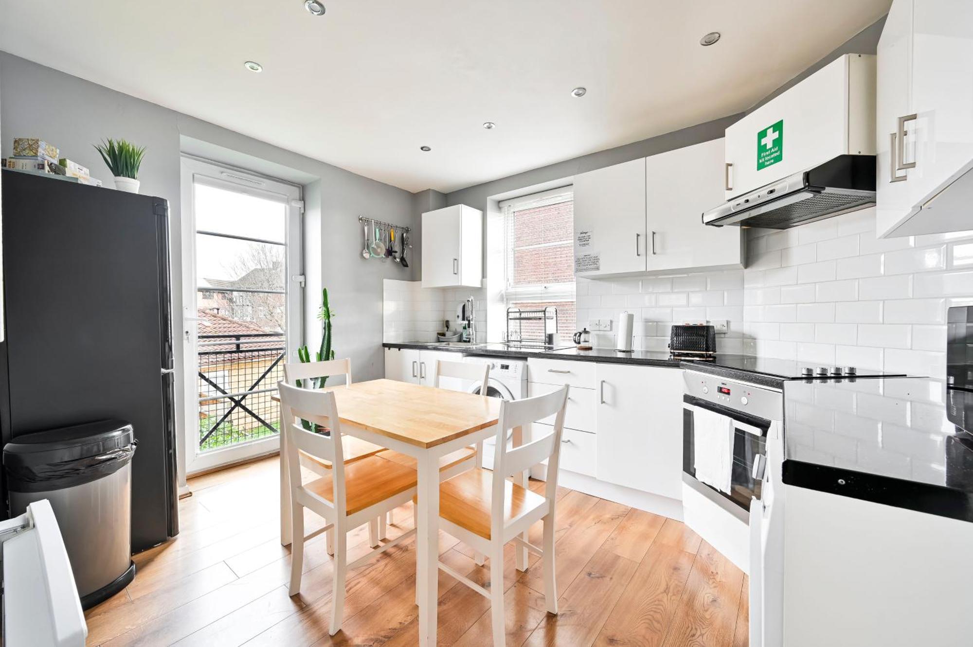 Ferienwohnung Cosy 1-Bed E15, Sleeps 4, 1 Min From Tube Station Near O2 Arena London Exterior foto